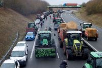 Acordo UE-Mercosul: agricultores franceses fazem carreatas até Paris em protesto