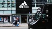 Adidas tem lucro acima do esperado após aumento nas vendas no 4º trimestre