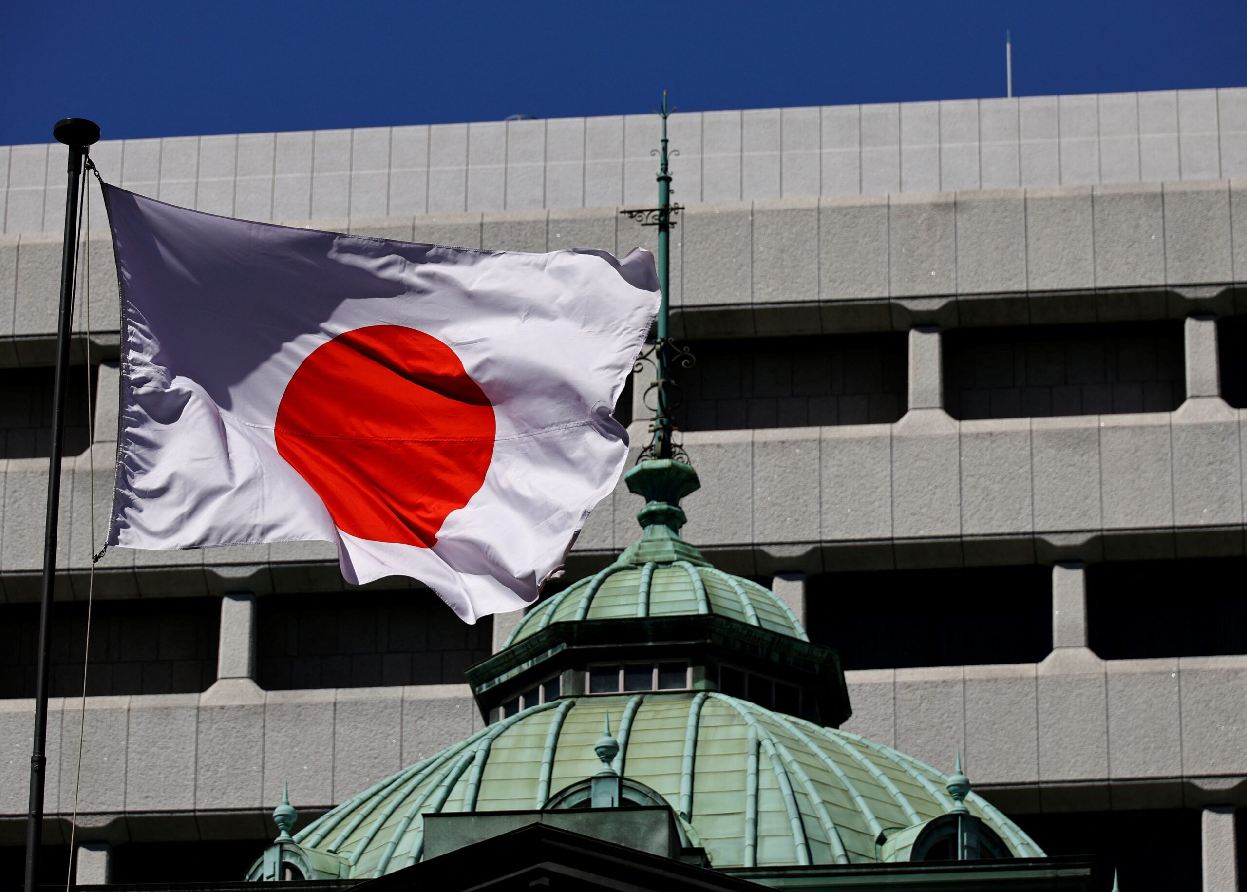 Japão prevê recuperação moderada e prega cautela sobre tarifas de Trump