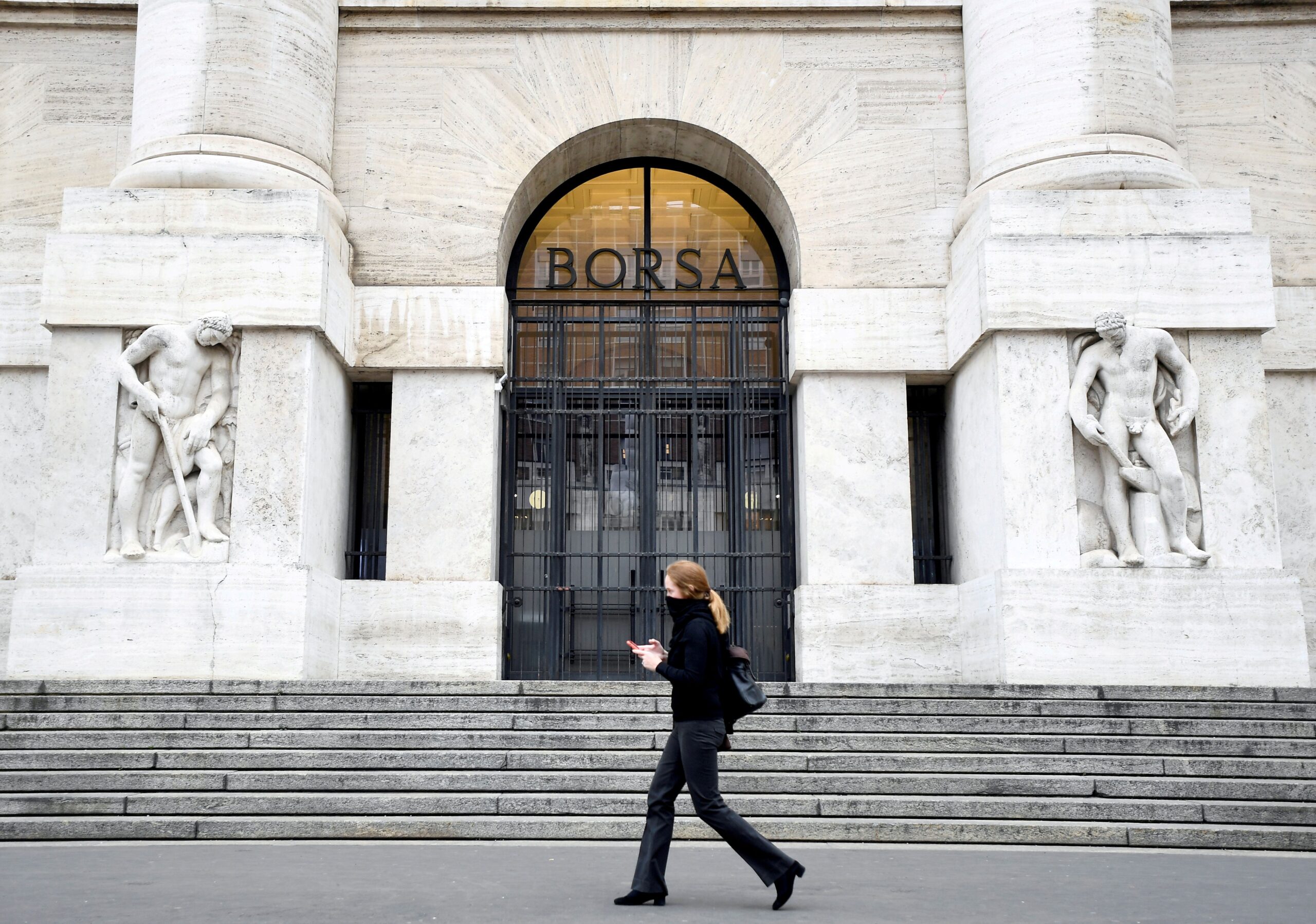 Bolsa da Europa recuam com pressão após dados fortes de emprego nos EUA