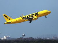 Nos EUA, Spirit Airlines reduz cargos em meio à luta contra falência