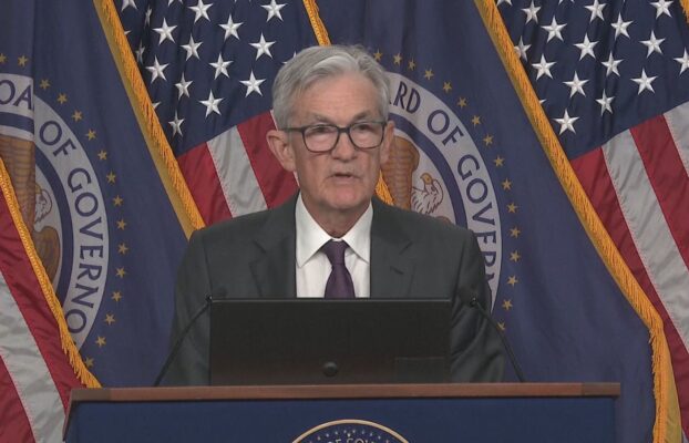 Inflação diminuiu, mas Fed ainda trabalha para atingir meta, diz Powell