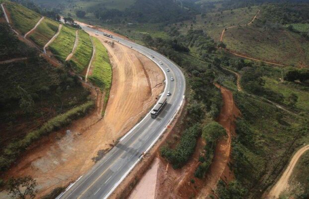 Lula assina concessão da “rodovia da morte“ em Minas Gerais