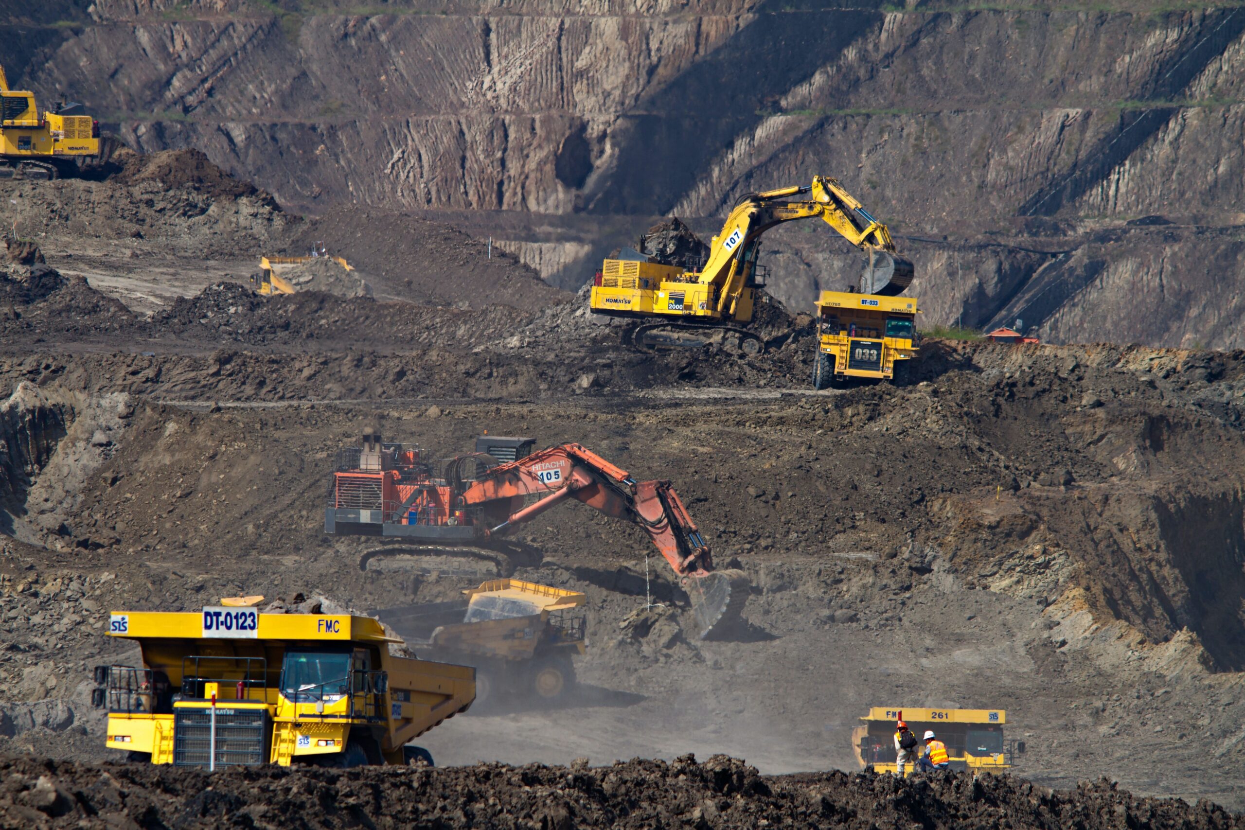 Brasil firma parceira de R$ 15 bi com Emirados Árabes para exploração de minerais