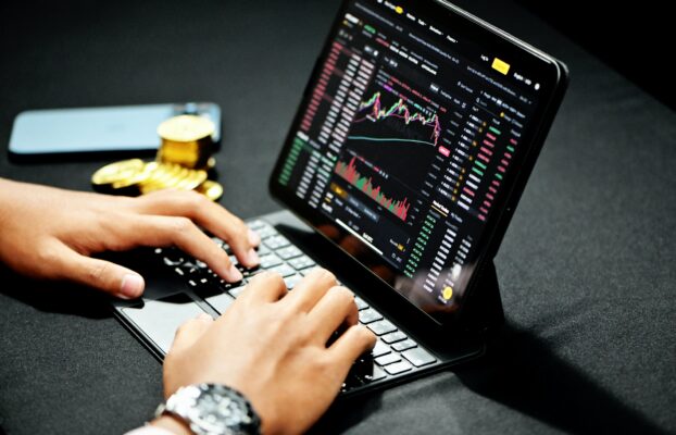 Vendas de ações de tecnologia se aprofundam após DeepSeek