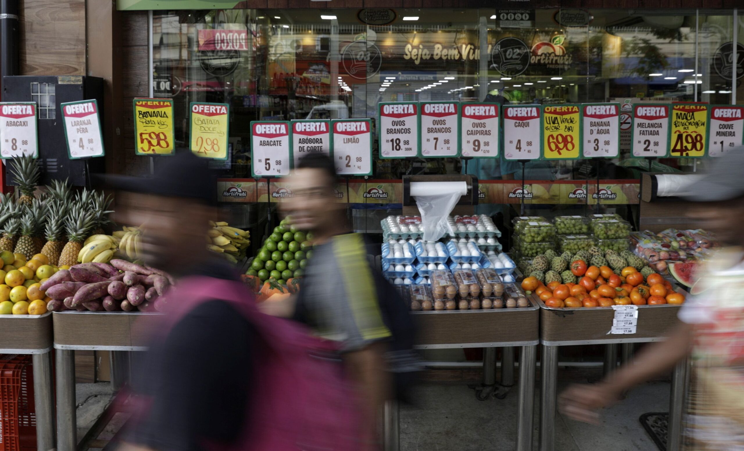 Inflação de alimentos dói mais no bolso das famílias mais pobres; entenda