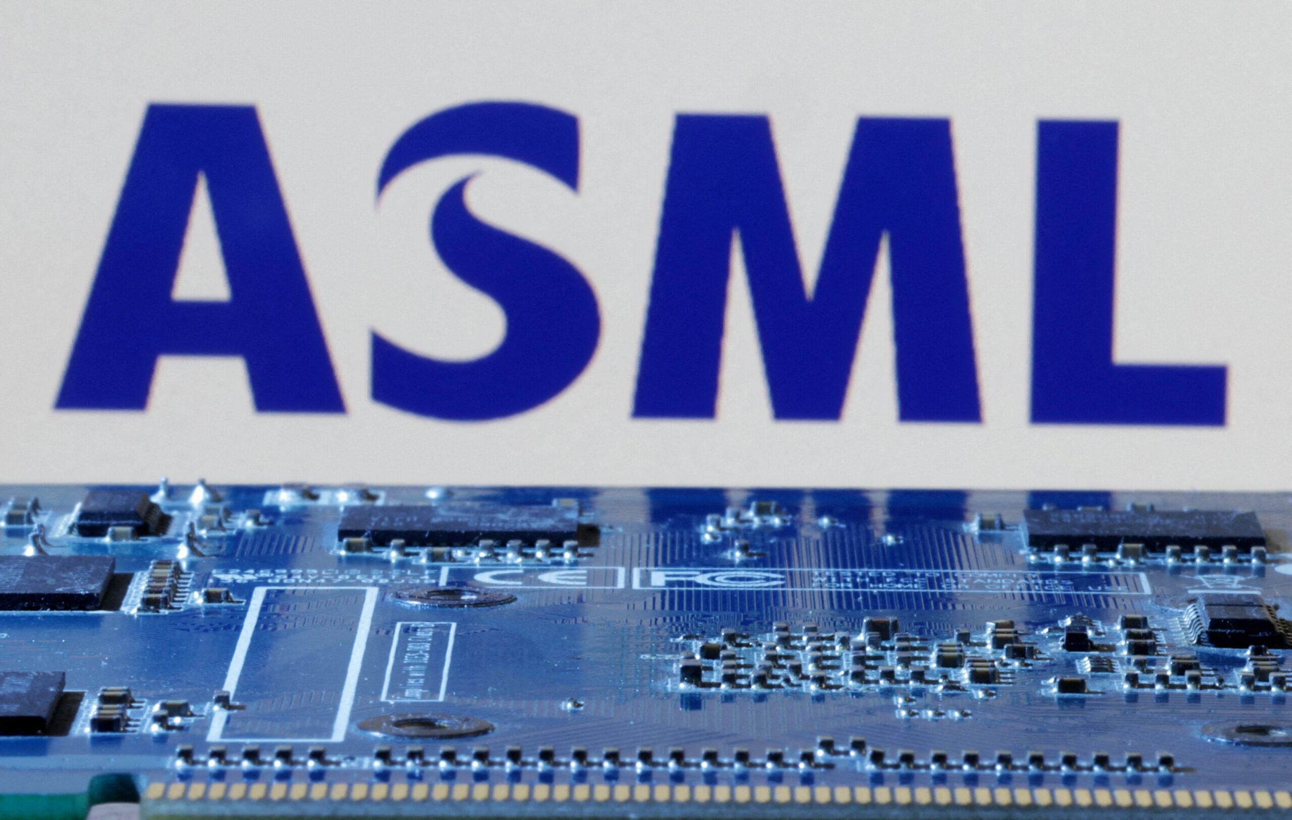 ASML vê alta de encomendas de máquinas de chips com boom da IA