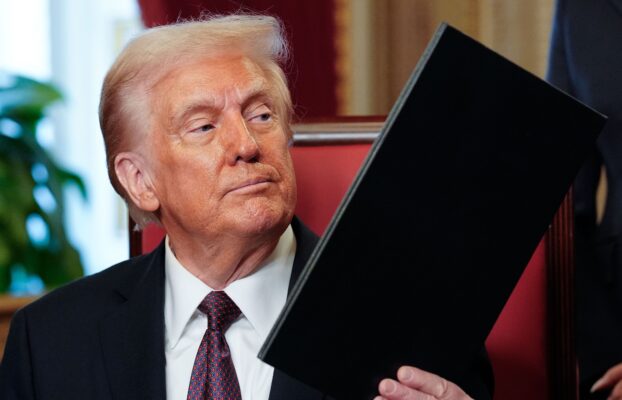 Trump assina ordem para remover “barreiras à liderança dos EUA em IA“