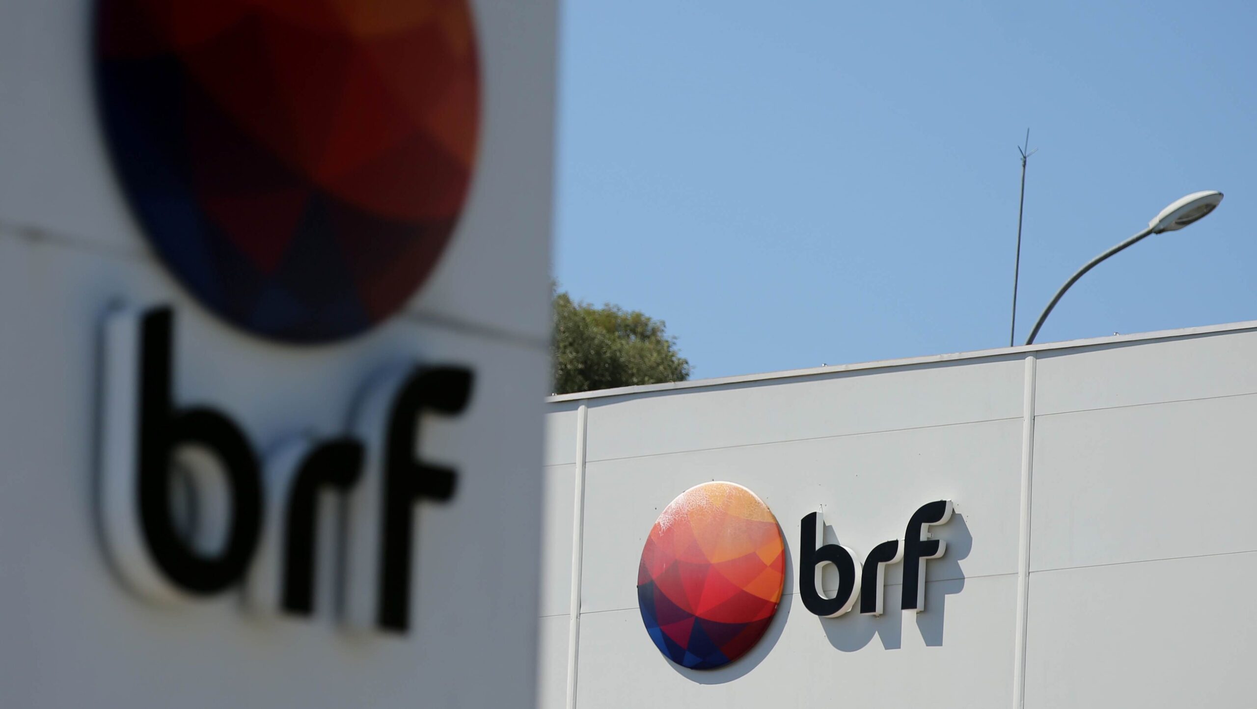 Lucro da BRF sobe 15% no 4º tri e tem recorde em 2024