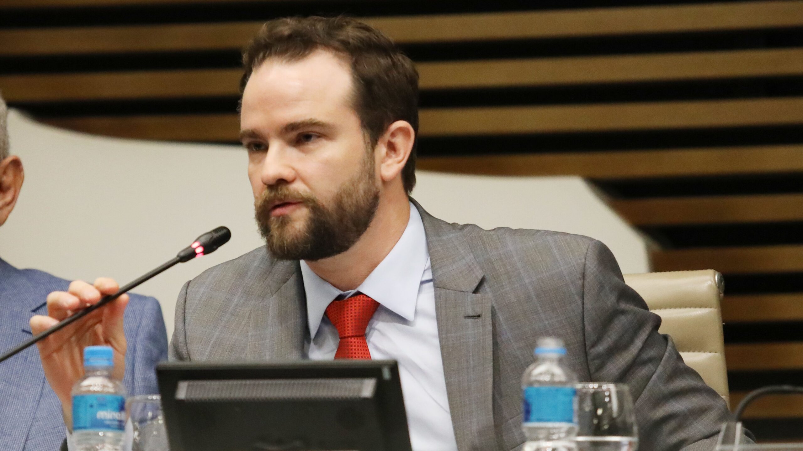 Governo deve realizar bloqueios no orçamento em 2025, diz Dario