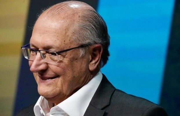 Alckmin volta a falar em “cautela“ sobre taxação do aço