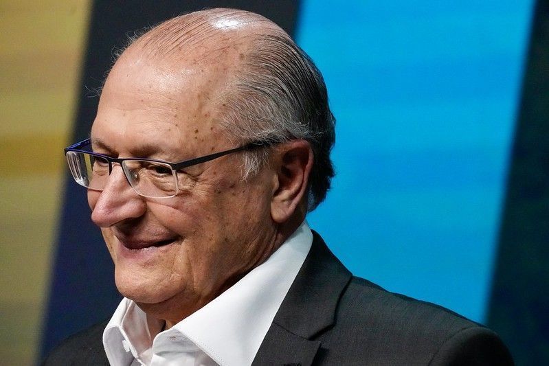 Alckmin volta a falar em “cautela“ sobre taxação do aço