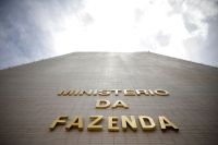 Fazenda estima desaceleração da economia e crescimento de 2,3% em 2025