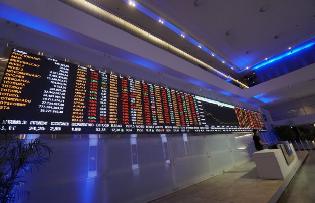 Investimentos dos brasileiros sobe 12,6% em dezembro, diz Anbima