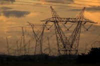 Demanda global por eletricidade crescerá 4% até 2027, diz IEA