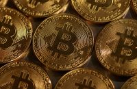 Bitcoin fecha em queda à espera de novos sinais do governo dos EUA