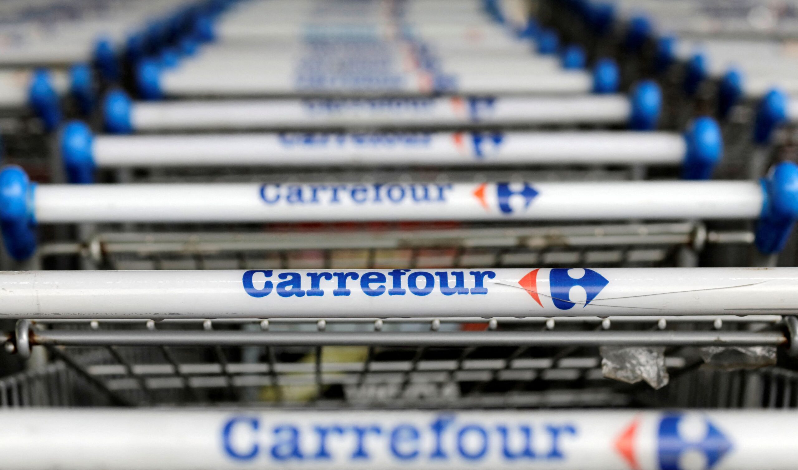 Carrefour tem salto no lucro ajustado do 4º tri com efeito tributário