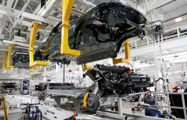 Produção industrial dos EUA cai em janeiro por veículos automotores