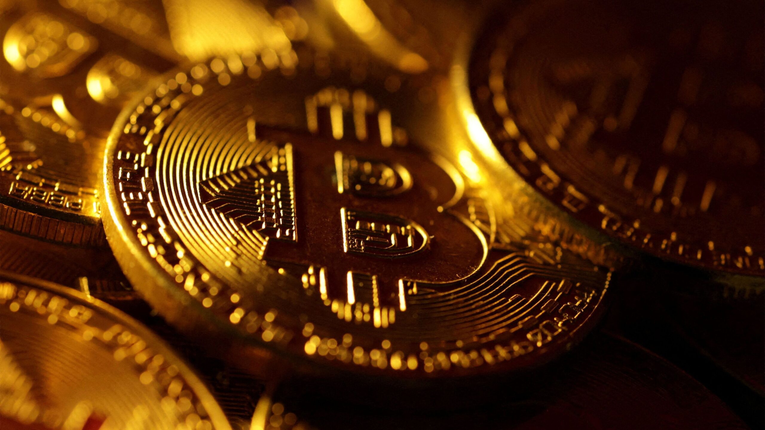 Bitcoin fecha em alta, com notícias de tarifas e perspectivas para o Fed