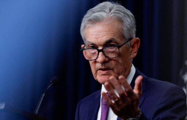 Não há pressa em cortar juros, pois economia dos EUA está forte, diz Powell