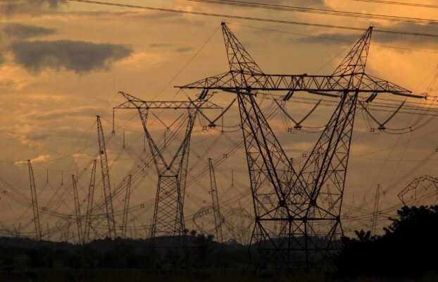 Demanda global por eletricidade crescerá 4% até 2027, diz IEA