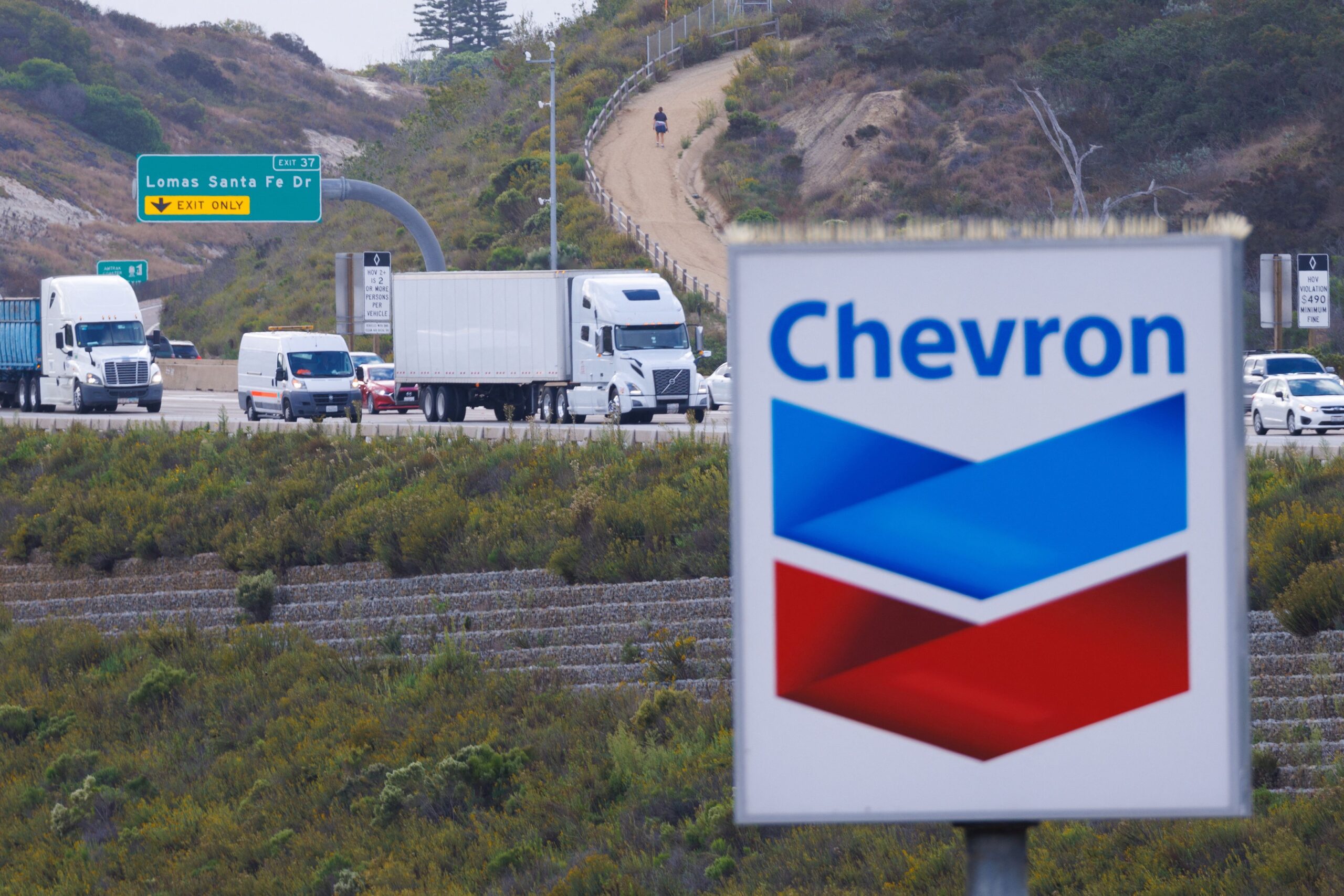 Chevron vai demitir de 15% a 20% da força de trabalho global