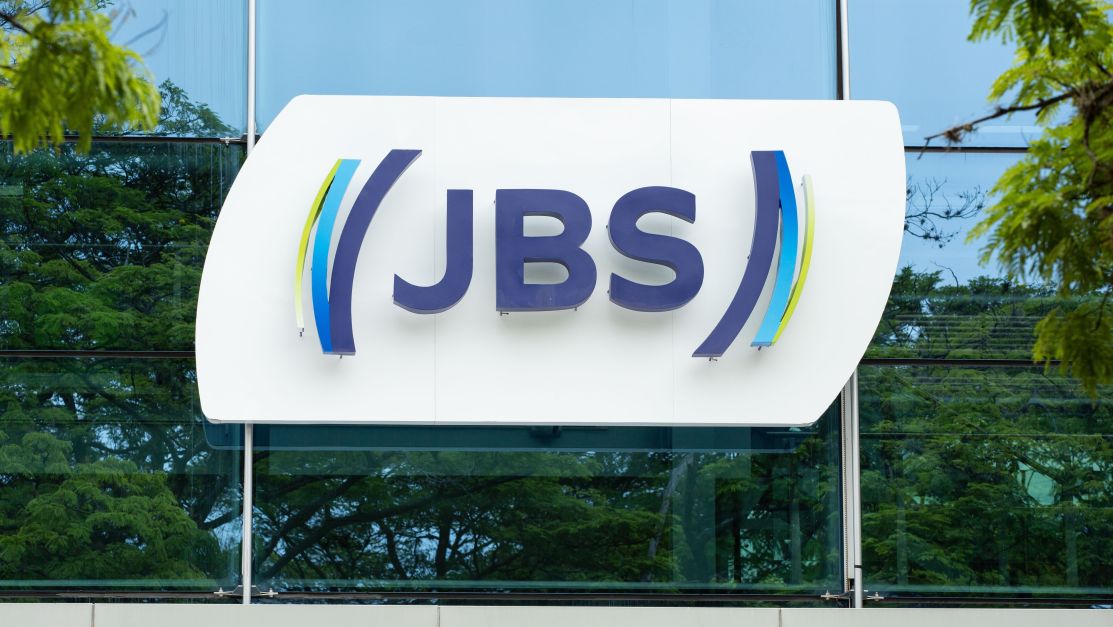 JBS fecha 2024 com receita líquida de R$ 417 bi, alta de 14,6%