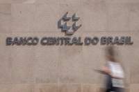 Mundim: Banco Central pisa no freio enquanto governo acelera