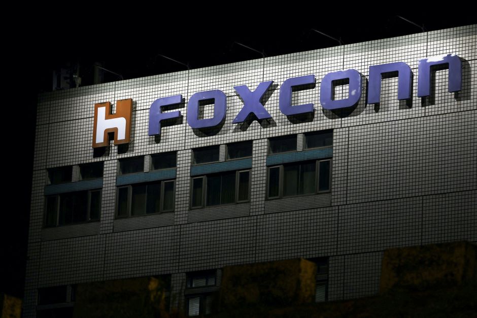 Foxconn prevê forte crescimento em 2025 com demanda por servidores de IA