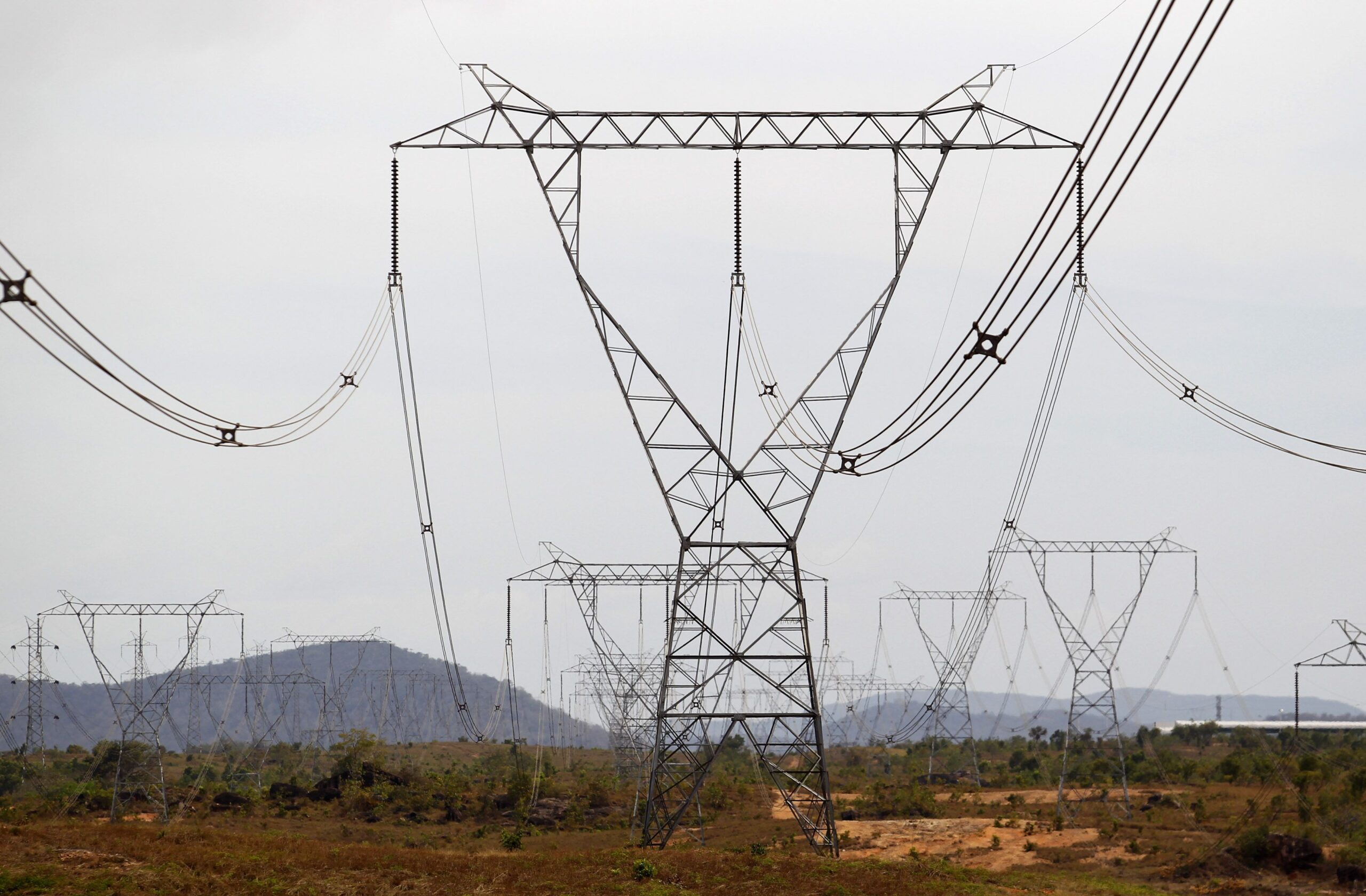 Governo cria grupo para discutir cortes de geração de energia renovável