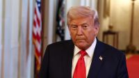 Trump nega responsabilidade por contração econômica e pede paciência