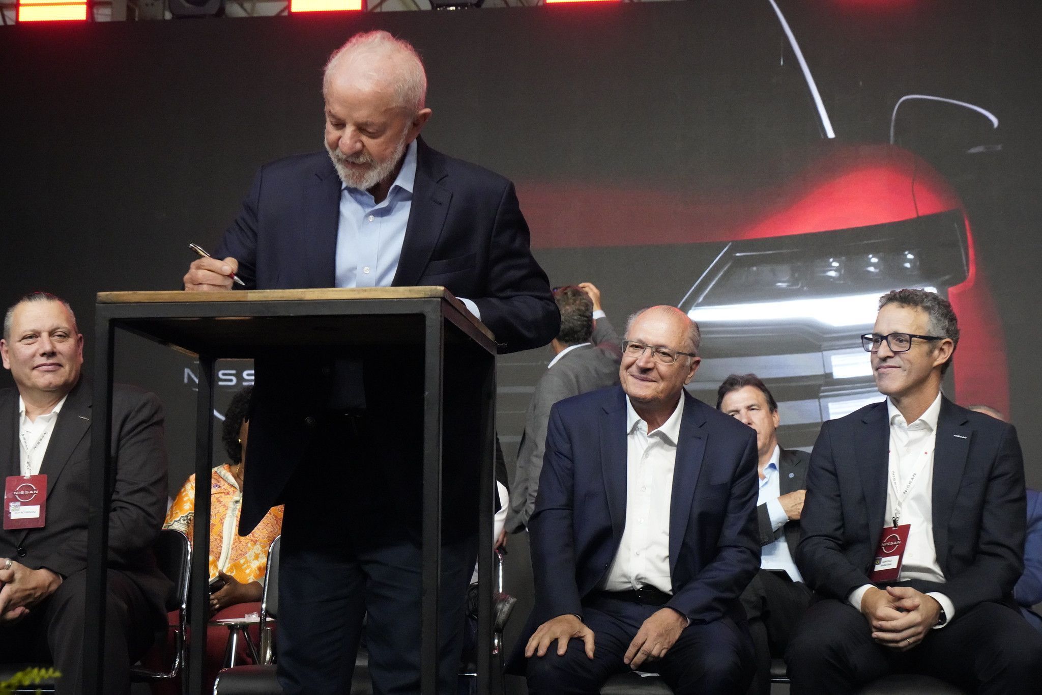 Lula assina decreto que regulamenta o Mover