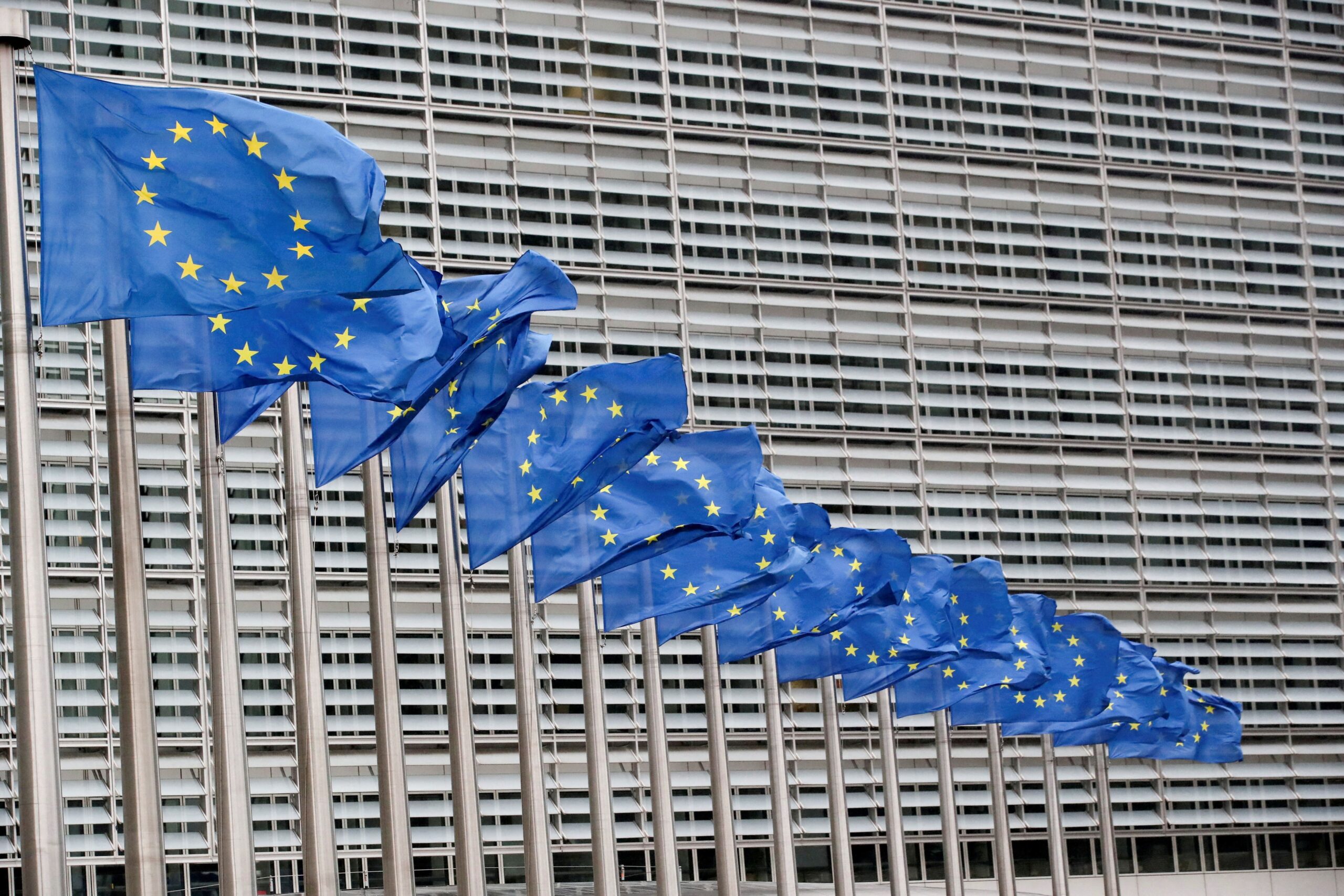 UE pode tributar big techs se negociação de tarifas dos EUA falhar