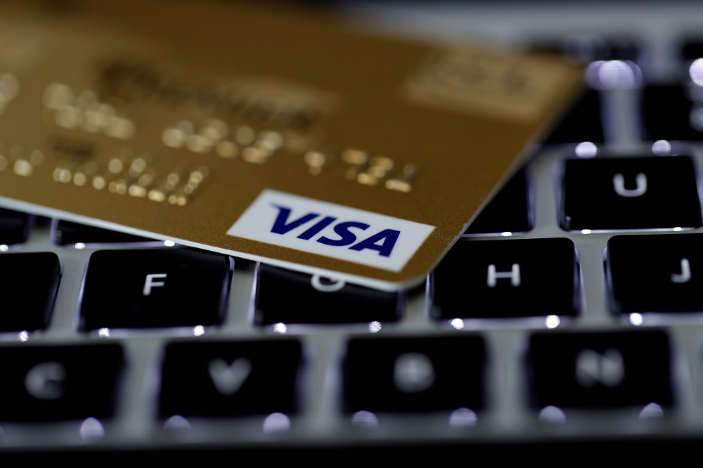 Visa anuncia estratégias para comércio com IA e stablecoins em cartões