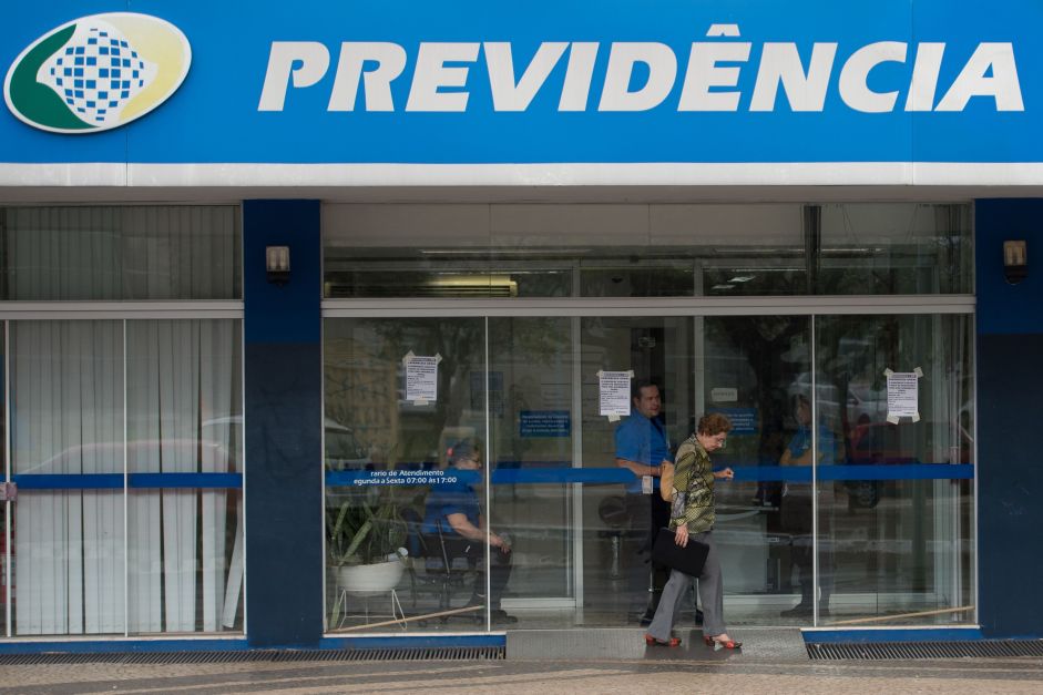 INSS notifica aposentados afetados por cobranças nesta terça-feira (13)