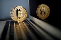 Bitcoin oscila com mercado de olho em votação de stablecoins nos EUA