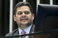 Alcolumbre propõe facilitar exploração de petróleo na Foz do Amazonas
