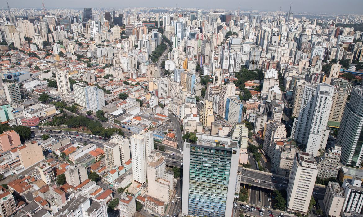 Aluguel residencial avança mais que a inflação em abril, mostra estudo