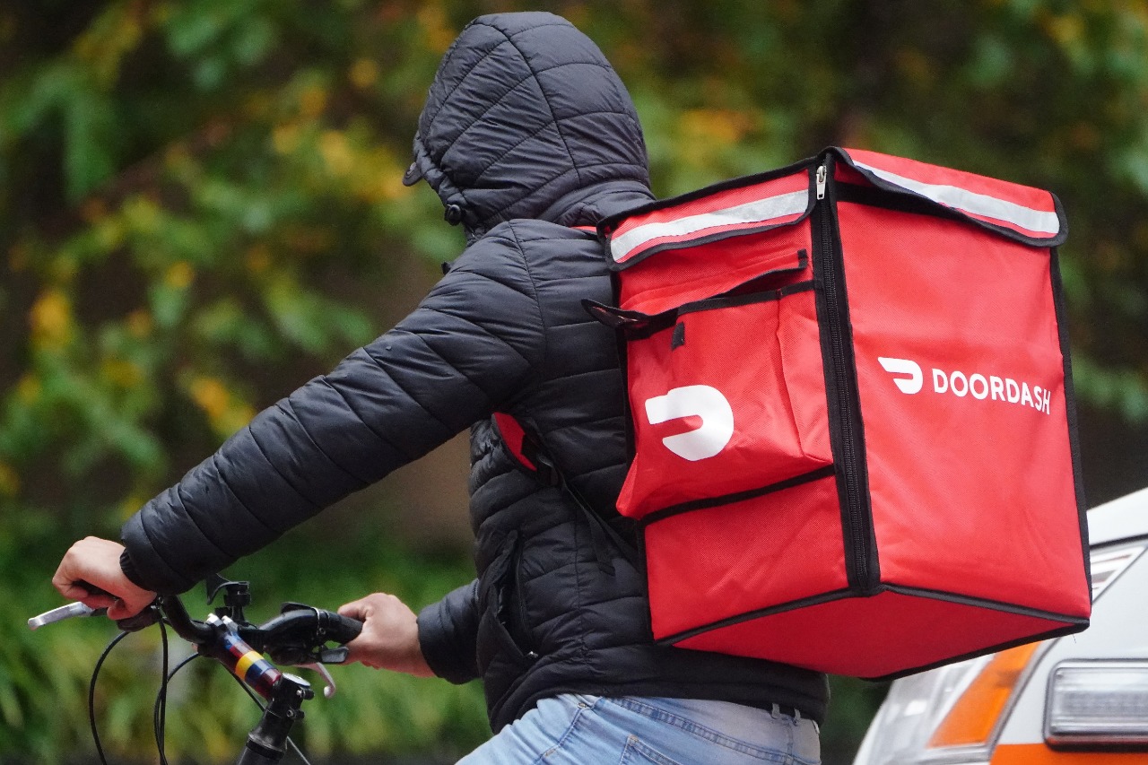 DoorDash compra britânica Deliveroo em negócio de quase US$ 4 bilhões