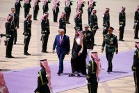 Trump anuncia acordos com Arábia Saudita e ignora Israel em viagem ao Golfo