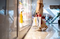 Dia das Mães: 90% devem presentear, diz pesquisa; maioria parcela compras