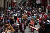 Setor de serviços sobe 2,4% no 1º tri de 2025, aponta IBGE