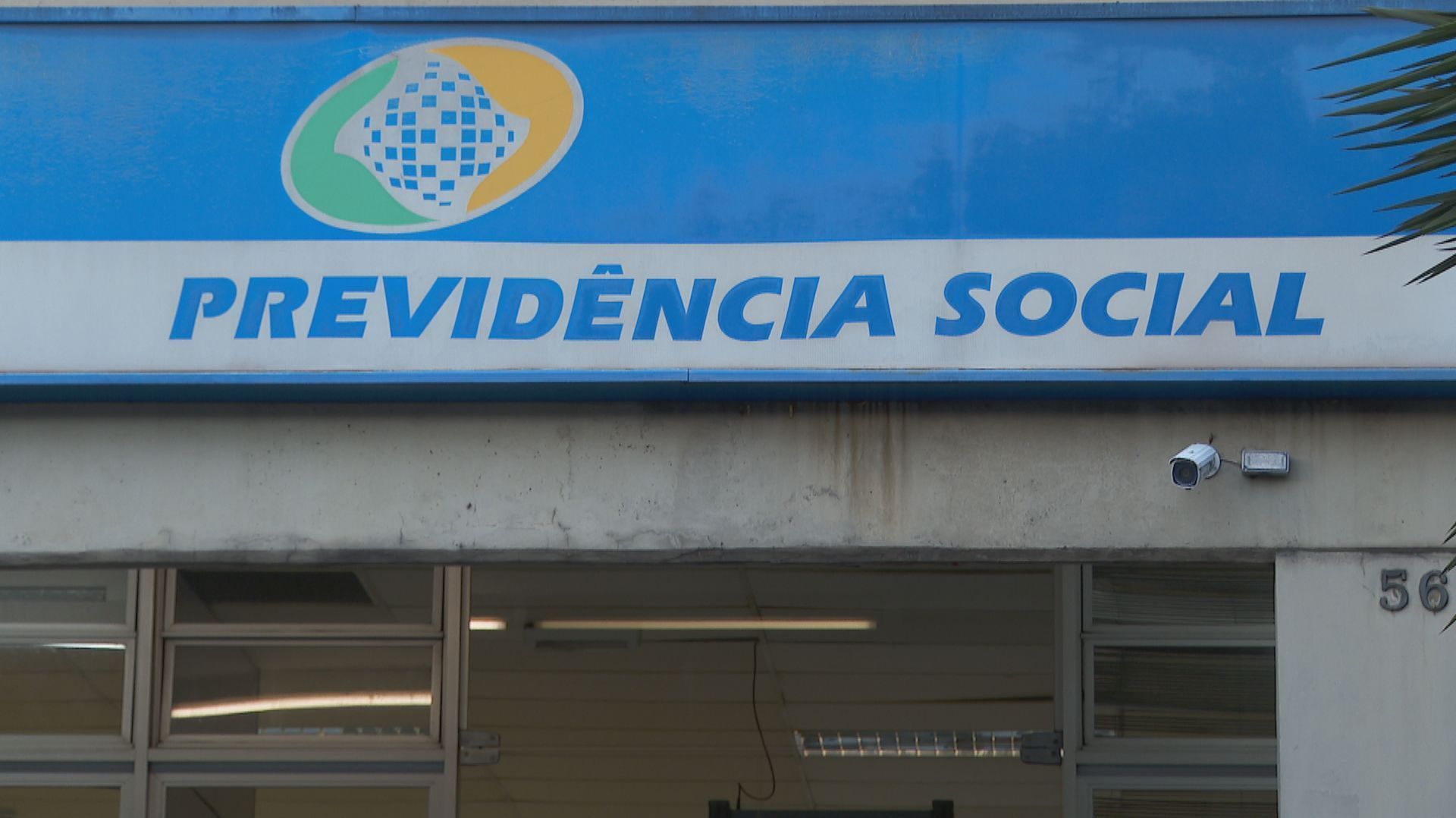 Governo avalia recorrer ao Tesouro para cobrir gastos do INSS