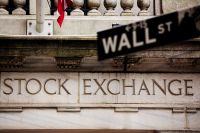 Bolsas de NY fecham sem direção única em meio a anúncios relacionados à IA