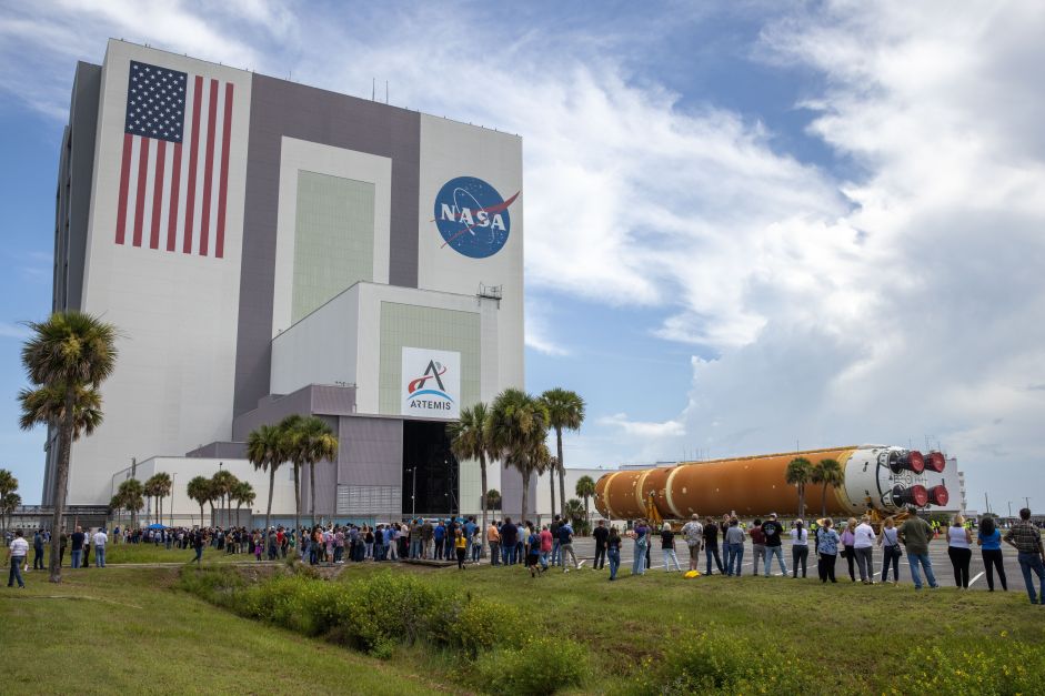 Orçamento de Trump para 2026 cancela foguete e estação lunar da Nasa