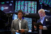 Bolsas de NY fecham em alta após dados e alívio nas tensões comerciais