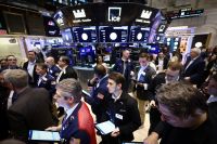 Bolsas de NY fecham em alta, frente expectativas com negociações de tarifas