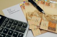 Taxa de juros no empréstimo pessoal cai em maio; compare bancos