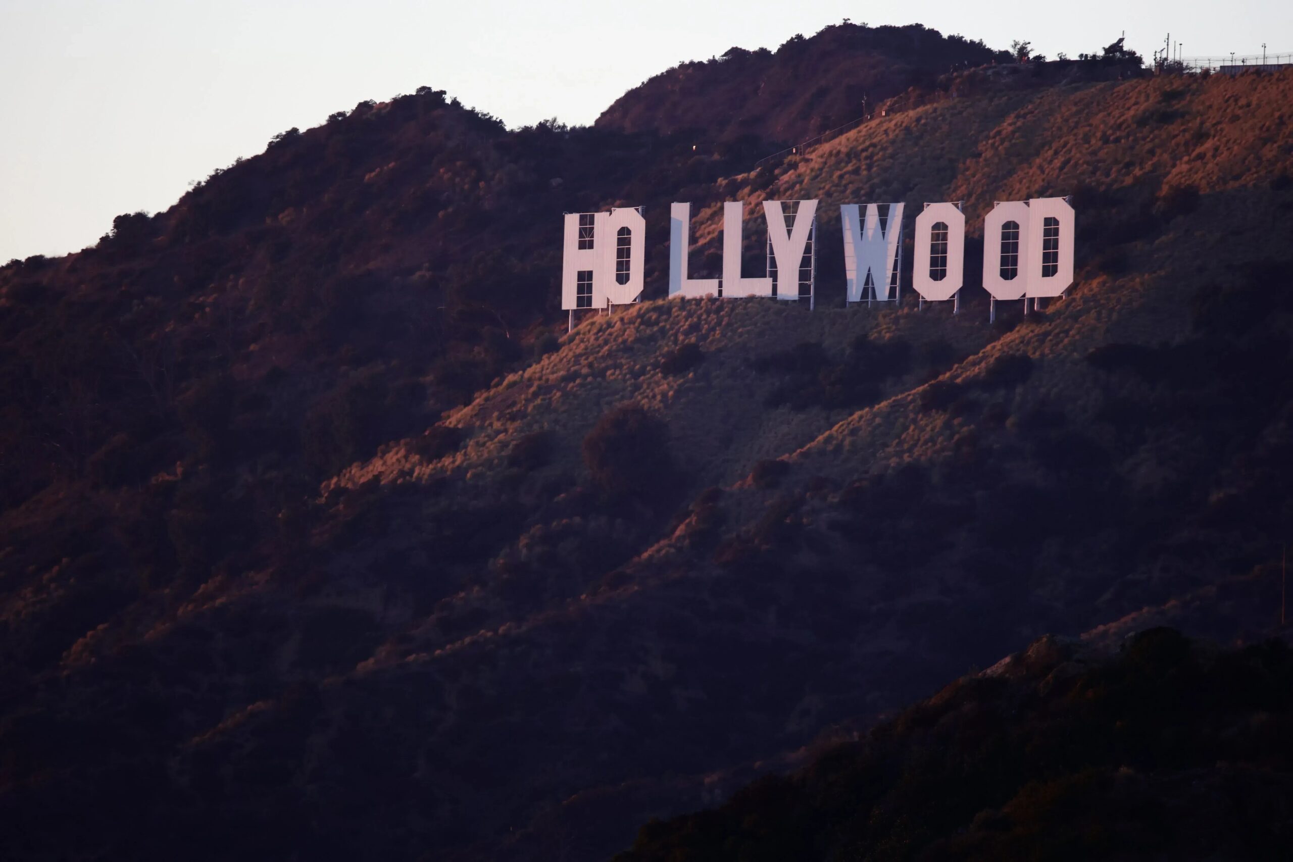 Trump propõe tarifa sobre filmes produzidos fora dos EUA e choca Hollywood
