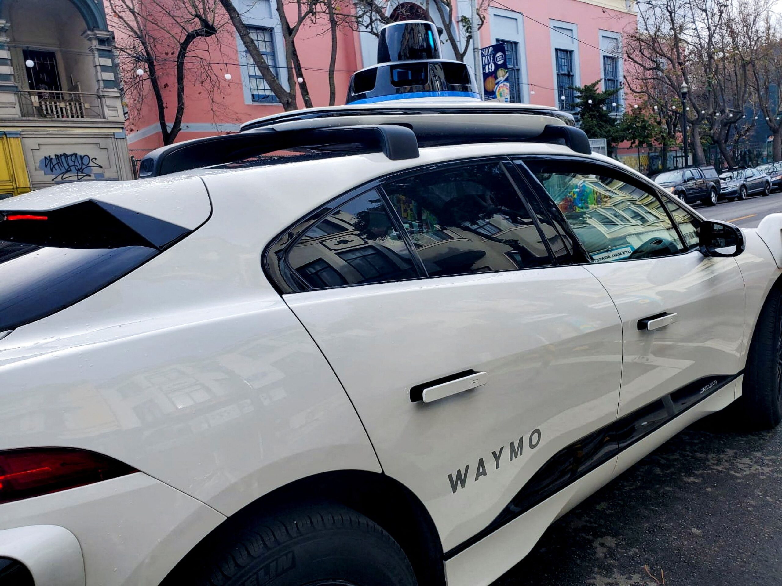 Waymo recolhe 1,2 mil carros autônomos nos EUA após colisões